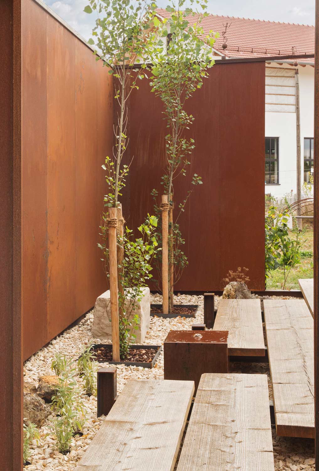 Garden Smith Bavaria, Germany, Gardening, Garten, Pflanzen, Plants, Outdoor, Draußen, grün, green, grüner Daumen, green Thumb, Schmied, Gartenmöbel, garden furniture, corten steel, Cortenstahl, fireplace, Feuerschale, Natur, nature, natural materials